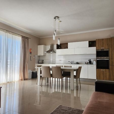 Riviera Holiday Apartments - Seafront - Wifi 马尔萨斯卡拉 外观 照片